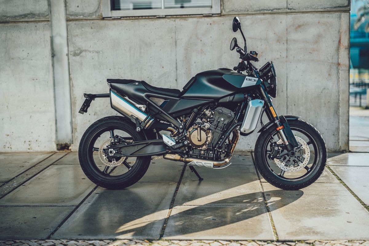 Husqvarna Svartpilen 801: una modern classic con gli anabolizzanti +VIDEO+